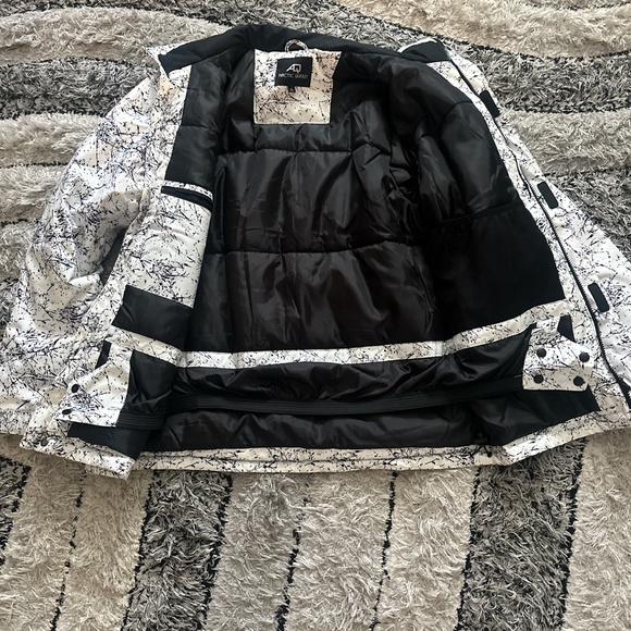 Unisex Winter/Ski Jacket - Picture 3 of 4